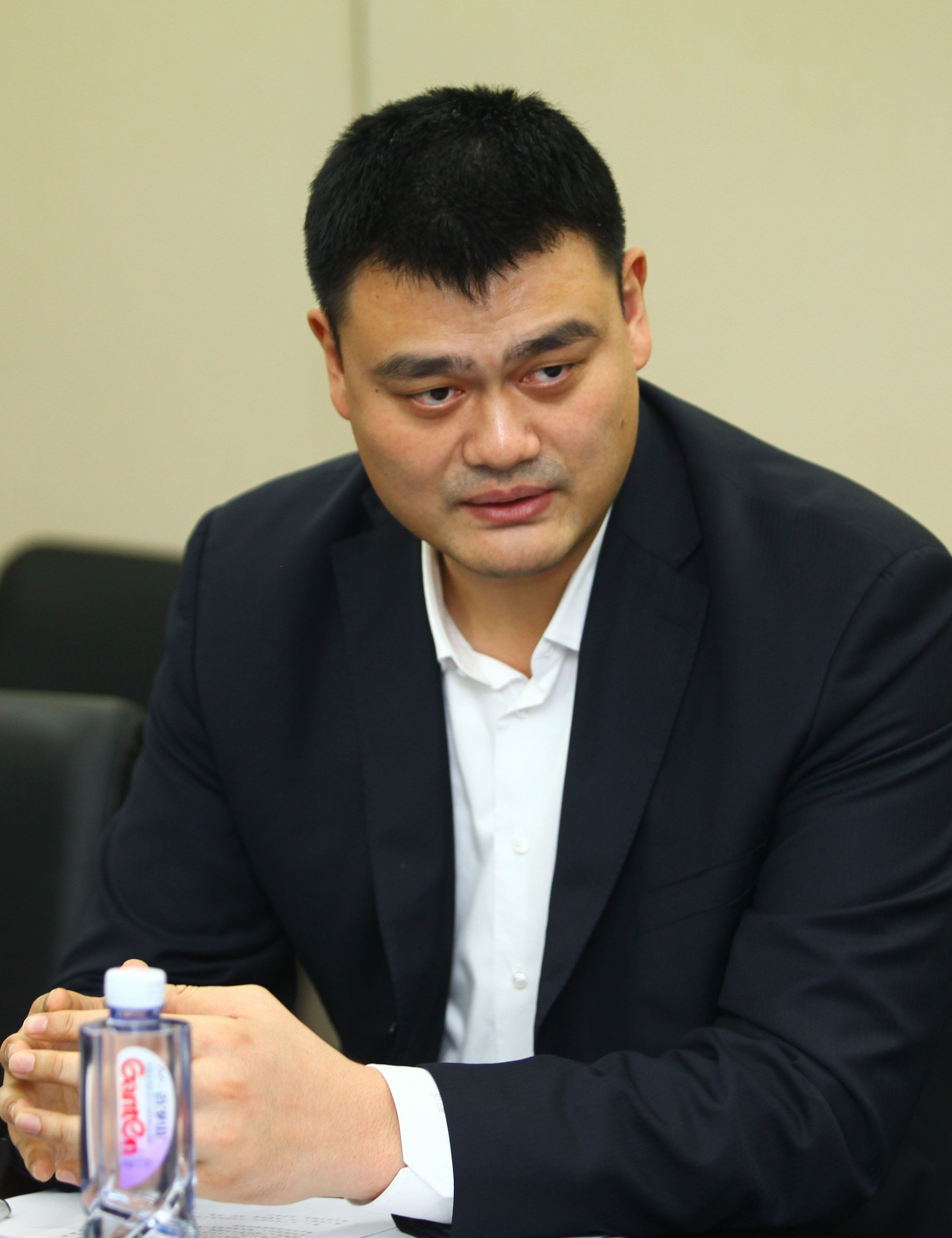 紧随其后
